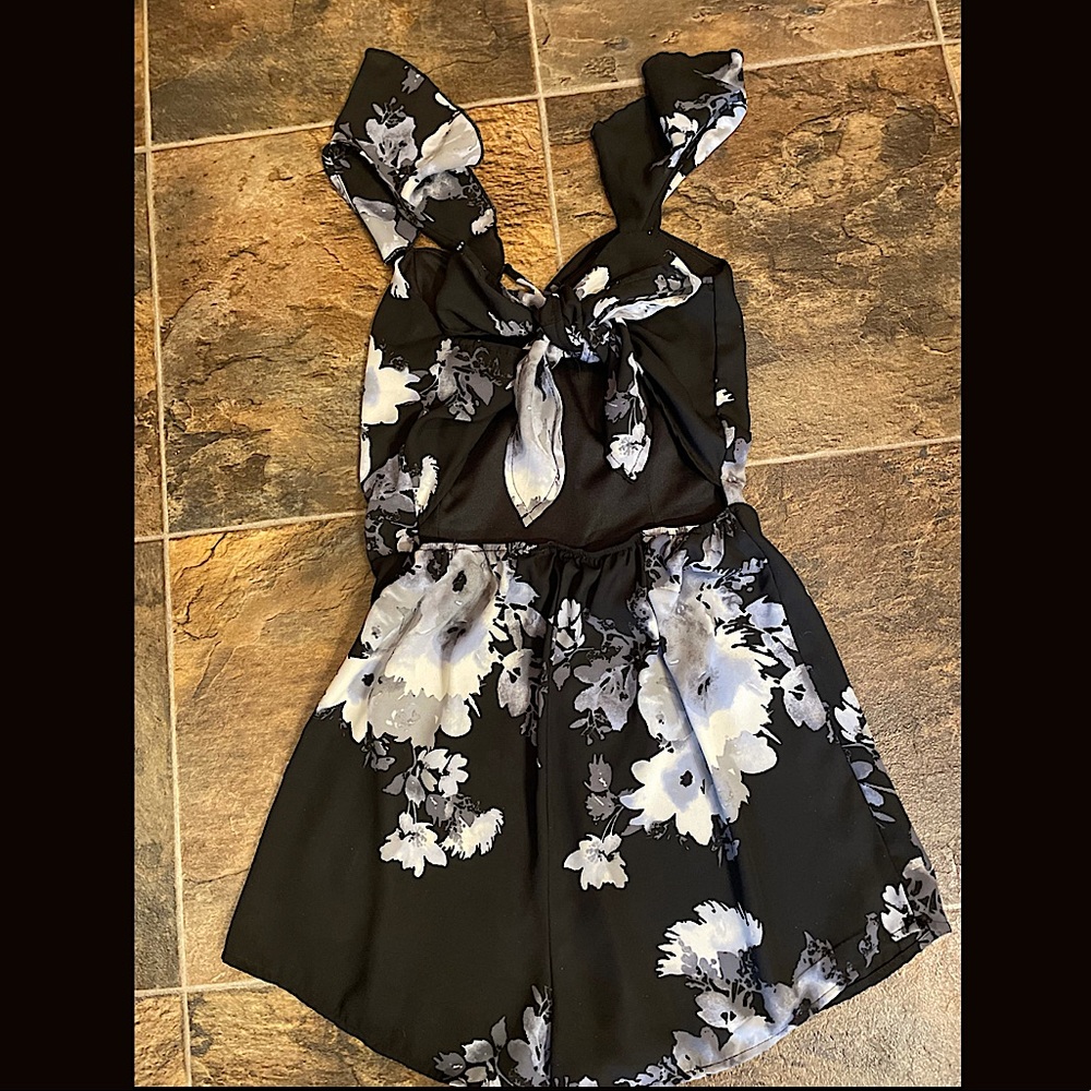 One of my favorite rompers!! Very cute and suitable!